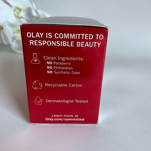 Olay Regenerist Ultra Rich Hydrating Moisturizer - Red - Picture 3 of 5